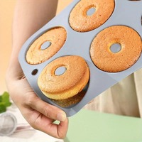 Assortiment de moules en silicone pour la pâtisserie, comprenant des motifs d'ours et d'étoiles pour biscuits, des emporte-pièces carrés, antiadhésifs, résistants au four, colorés