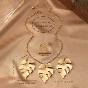 Vente en gros de colliers et boucles d'oreilles à feuilles creuses Parure de bijoux rétro de luxe tendance - Product Image 4
