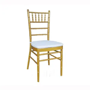 Toptan fabrika fiyat Metal istiflenebilir olay beyaz altın Tiffany chiavari düğün sandalyesi yastık ile