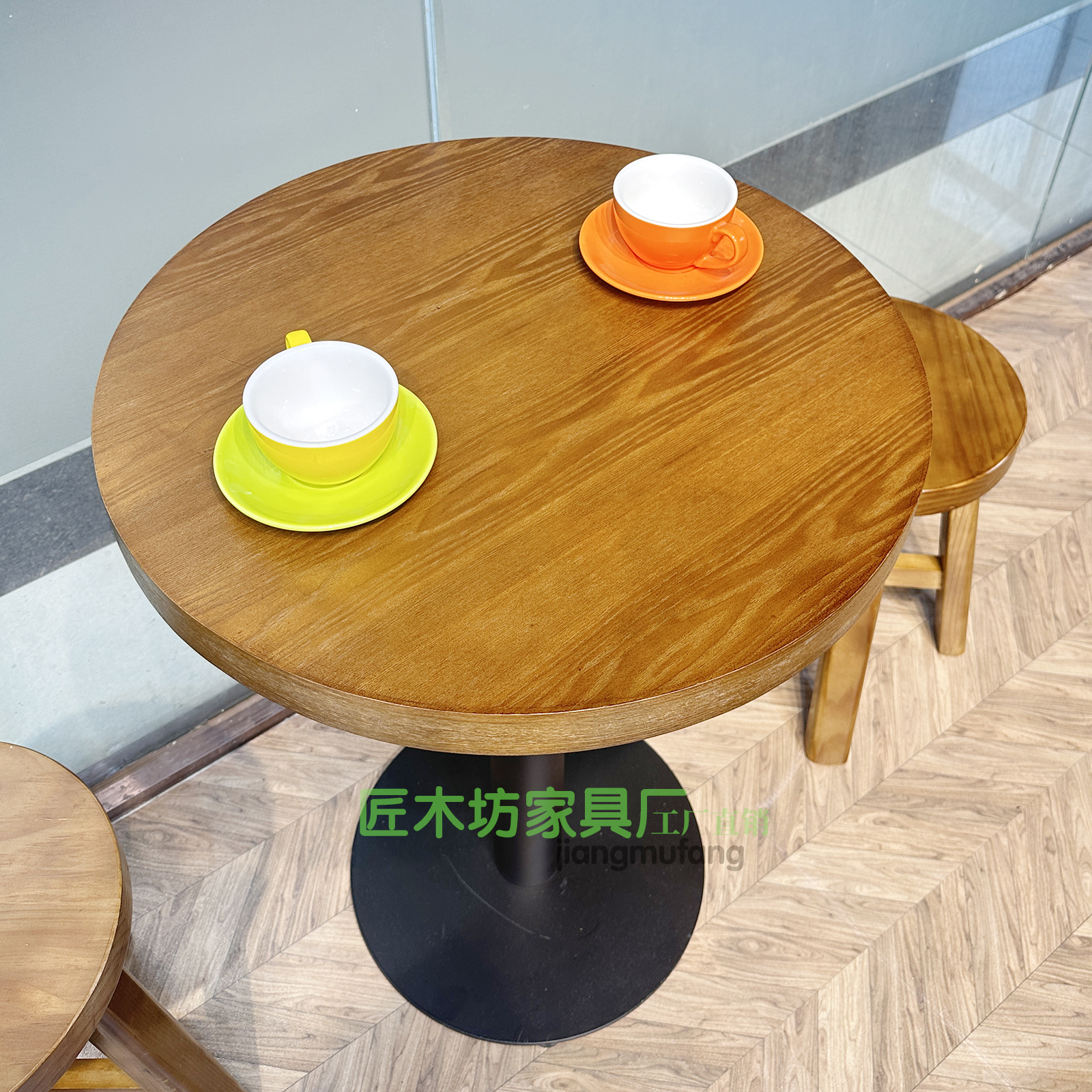 Sticking solid wood skin round table (steel plate feet)