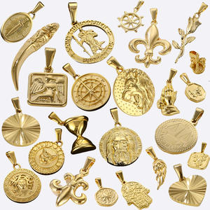 Logotipo personalizado <span class=keywords><strong>Hamsa</strong></span> mano colgante PVD 18K oro Acero inoxidable mujeres hombres joyería corazón lirio colgantes y dijes para collar DIY - Product Image 2