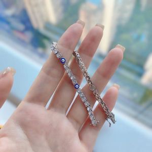 Bracelet et jonc Dylam haut de gamme en argent sterling 925 plaqué rhodium, serti de baguettes et d'émail œil bleu, style tennis - Product Image 2