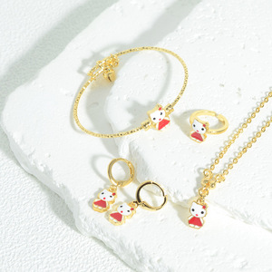 <span class=keywords><strong>Set</strong></span> di Gioielli Y2K Fashion Kawaii KT Cat per Ragazze, in Lega Placcata Oro, Include Collana, Bracciale, Anelli a Cuore, per Matrimoni e Bambine - Product Image 5