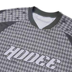 เสื้อฟุตบอลโพลีเอสเตอร์ 100% พิมพ์ลายตามสั่งขายส่ง แห้งเร็ว คอวี แขนสั้น สไตล์ลำลอง สำหรับผู้ชาย ไซส์ใหญ่ - Product Image 4