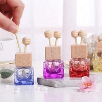 Mini bouteille en verre, bouteille de diffuseur de voiture suspendue en verre rechargeable avec couvercle en bois, bouteille de rafraîchissement d'air