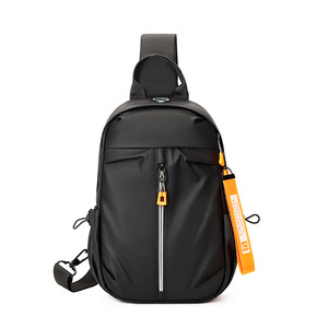 Sac bandoulière multifonctionnel léger et imperméable pour homme, en tissu Oxford, avec fermeture éclair et port USB - Product Image 1