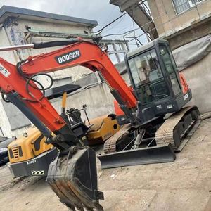 Miniexcavadora Usada Doosan DH55 Modelo 2019 de 5.5 Toneladas con Motor Cummins y Componentes Centrales de Rodamientos Incluidos - Product Image 2