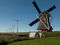 Générateur éolien à axe vertical de 100 kW, haute puissance, pour l'alimentation électrique des grands parcs industriels