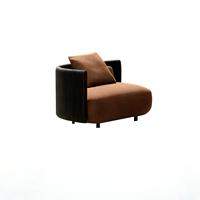 Ensemble de mobilier de terrasse moderne et minimaliste en rotin pour villa, jardin, cour, hôtel, gîte, avec canapé, table basse incurvée et chaises en métal