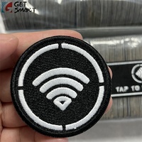 Étiquette de col tissée personnalisée en coton biologique satiné avec puce NFC pour vêtements