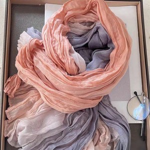 ผ้าพันคอผ้าฝ้ายลินินพิมพ์ลายไล่เฉดสีแบบจีบยาว สำหรับฤดูใบไม้ร่วงและฤดูหนาว สไตล์ผู้หญิงทันสมัย เหมาะสำหรับใส่ไปทำงาน ผ้าเนื้อจับจีบยับ - Product Image 2