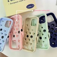 Coques de téléphone portables promotionnelles durables et tendance en gros avec découpes, impression, breloques en silicone pour chaussures et coques de téléphone de créateur