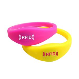 卸売価格ソーシャルメディアシリコン支払いNFCリーダーブレスレット125 KhzRfidリストバンド - Product Image 1