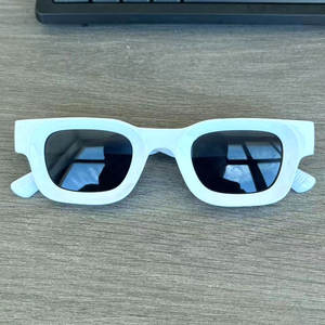 Lunettes de soleil carrées pour femmes, monture blanche laiteuse, verres PC Ac, protection UV375, type 3, style rétro tendance 2023 - Product Image 5