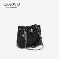 Sac fourre-tout matelassé spacieux en PU pour femme, style trois tons, avec bandoulière chaîne, doublure en polyester, idéal pour le printemps