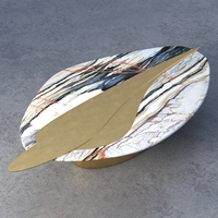 Table basse de designer en marbre naturel strié avec base cylindrique ovale et accent métallique sculptural – Idéale pour la maison de rêve