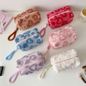 Heart Pattern Handmade Quilted Plush Large Capacity Makeup Pouch Students Pencil Portable Storage Mommy Bags - Product Image 4
