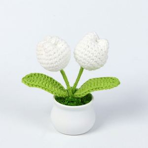 Flor de Tulipán Tejida a Crochet de Alta Calidad, en Maceta Pequeña, Decoración para Auto u Oficina, Regalo para Navidad, Halloween o Cumpleaños - Product Image 3
