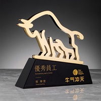 Edele Optimistische Op maat gemaakte Kristallen Stieren Trofee Mascot Bedrijfs-OX Basis Stierenvechter Trofee K9 Europese Sport Awards Prijs Souvenir