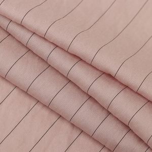 Tissu en polyester/rayonne brocart à larges rayures noir, poids moyen, pour chemises et robes femme printemps/été, en stock usine - Product Image 3