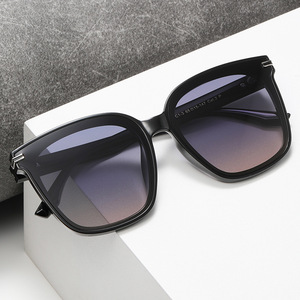 Lunettes de soleil carrées Dl-28226 pour femmes, monture noire en métal, protection UV400, verres TAC, pare-soleil de classe 2 - Product Image 4