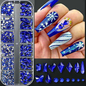 Décorations d'ongles de Noël tendance : 12 compartiments, ornements verts et rouges, strass pour ongles, breloques de dessin animé, accessoires - Product Image 6