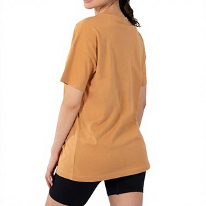 T-shirt femme col rond manches courtes couleur moutarde, coupe ample, 100% coton, jersey respirant, couleur unie, décontracté. - Product Image 4
