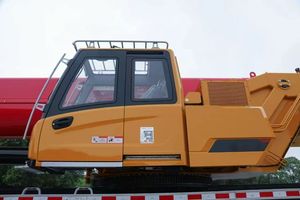 Grúa de Camión Amarilla Usada STC1000C5-8, Capacidad de Elevación Hidráulica de 100 Toneladas, Altura Máxima de 25 m, Alto Momento de Carga, para Construcción - Product Image 4