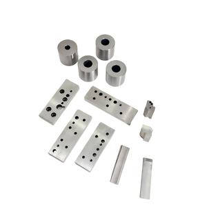 Mesin penggilingan CNC untuk bagian cetakan kendaraan memproses pembuatan cetakan kustom presisi tinggi - Product Image 1