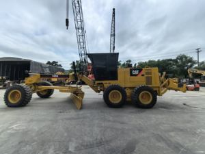 Buen rendimiento Caterpillar 140H Motoniveladora de segunda mano Motor diésel de 20 toneladas Origen de Japón a la venta - Product Image 3