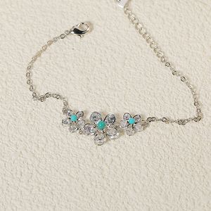 กำไลข้อมือทองคำ 14K คุณภาพสูงสำหรับผู้หญิง ลายดอกไม้คลาสสิกประดับด้วยเทอร์ควอยซ์ ดีไซน์ใหม่ทันสมัย - Product Image 1