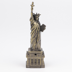 Fabrication Personnalisée New York Souvenir Sculpture Statue de la Liberté Mini Figurine en Métal Ornement - Product Image 1