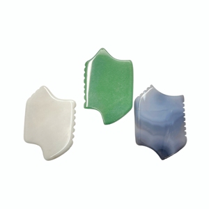 Planche de gua sha en jade blanc dentelé ciblant les points de méridiens - Product Image 5