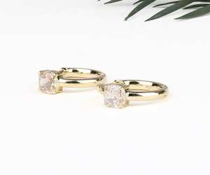 Pendientes de aro estilo bohemio, tipo huggie para cartílago, en oro y plata, con diamantes de talla brillante y corte cojín, delicados y pequeños, para compromiso y boda. - Product Image 3