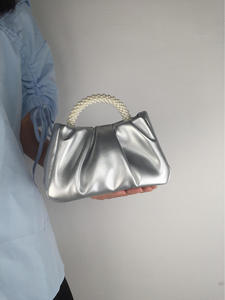 Trendy Pearl Handle Pleated Cloud Women's Tote bags Fashion party Evening Bags PU Leather Messenger Bag Women's clutch purse - Product Image 4