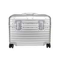 Valise trolley en aluminium rayée argentée avec deux poches en cuir, charnières robustes et roulettes silencieuses à 360° °   Roues