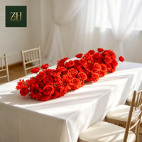 Chemin de table floral de haute qualité avec roses roses, lys et hortensias pour mariage, décoration de table d'hôtel et de fête
