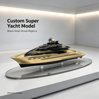 Modèle de yacht de luxe noir et or personnalisé avec coque dorée, superstructure noire et ligne d'eau colorée