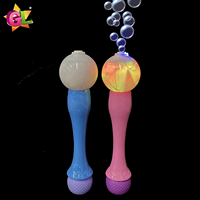 Trendprodukt 2026 Spielzeug für Kinder Leuchtende Seifenblasen-Spielzeuge Elektrische Runde Ball-Seifenblasenstäbe mit Musik Spaßige Geschenke für Kinder