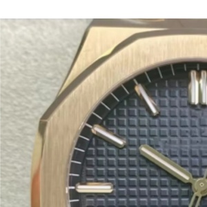Venta directa de fábrica de lujosos relojes de pulsera dorados con calendario poligonal para hombre, reloj impermeable simple y moderno. - Product Image 1