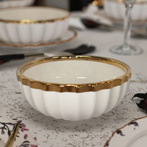 Vendita calda di lusso in porcellana bordata oro grande ciotola da portata in ceramica ciotole di <span class=keywords><strong>zucca</strong></span> bianco in rilievo con bordo dorato per l'Africa - Product Image 3