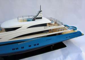 Modèle de bateau en bois de haute qualité TC 65, yacht à moteur, artisanat, cadeau original en provenance du Vietnam avec livraison rapide - Product Image 3