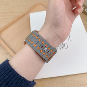 สายนาฬิกาซิลิโคนขายส่งสำหรับ Apple Watch S10 11 46 มม. Ultra 49 มม. SE 44 มม. สายนาฬิกาแบบสปอร์ตสองสี - Product Image 6