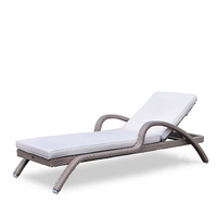 Chaises longues d'extérieur modernes et luxueuses en alliage d'aluminium durable avec coussins pour hôtels, villas, piscines, cours de loisirs et sources chaudes