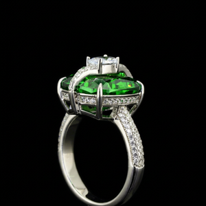 Anillo de Moissanita Verde Ovalado, Anillo de Compromiso con Incrustaciones de Pavé, Plateado en Plata, para Mujer, Joyería para Fiestas - Product Image 1