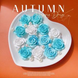 Venta al por mayor de cabujones de resina de flor de rosa coloridos con base plana para la fabricación de pendientes, accesorios DIY, lazos para el cabello y manualidades de joyería - Product Image 5