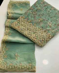 Costumes Salwar brodés à la main en tissu organza de style traditionnel pour les fêtes et festivals indiens et pakistanais - Product Image 1