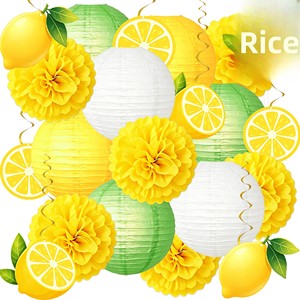 Decorazioni per Feste di Compleanno per Bambini a Tema Limone Estivo: Palline a Nido d'Ape Rosa e Gialle, Fiori di Carta e Striscioni - Product Image 3