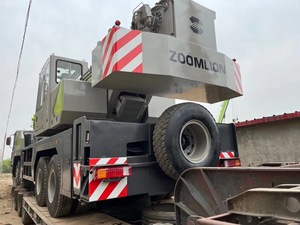Grúa Montada en Camión Usada Zoomlion de 50 Toneladas, Grúa Móvil Todoterreno Weichai Compatible con EPA, Altura de Elevación de 60 m para Infraestructura - Product Image 5