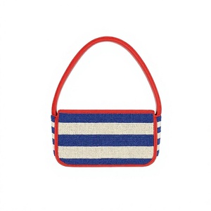 Sac à main perlé fait main avec motif coloré de poissons et de vies marines, forme rectangulaire, en tissu fantaisie, broderie artisanale - Product Image 3